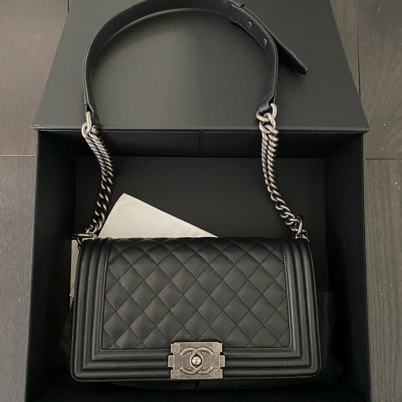 BRAND NEW never worn Chanel Boy Bag OLD Medium size Black Ruthenium NWT - Picture 4 of 11